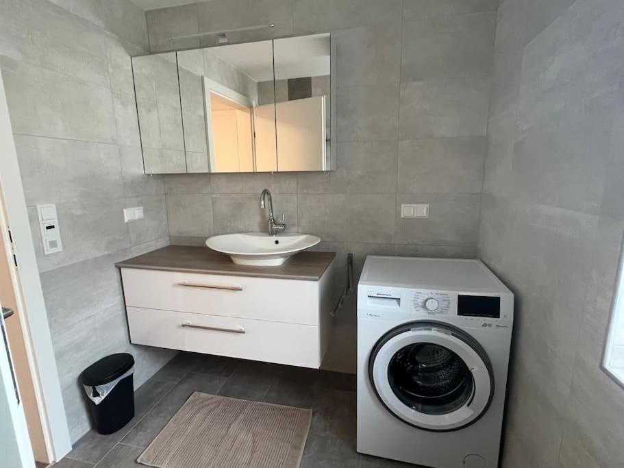 Gemuetliche Wohnung In Velden! 沃尔特湖畔韦尔登 外观 照片